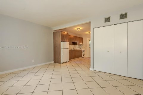 Commercial property in Miami, Florida № 1887573 - photo 5
