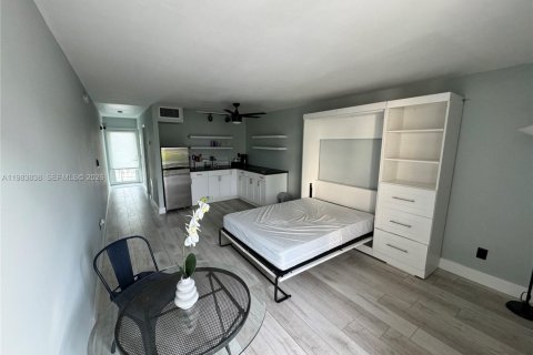Condominio en alquiler en Miami Beach, Florida, 35.67 m2 № 2048446 - foto 5