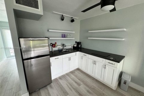 Condominio en alquiler en Miami Beach, Florida, 35.67 m2 № 2048446 - foto 9