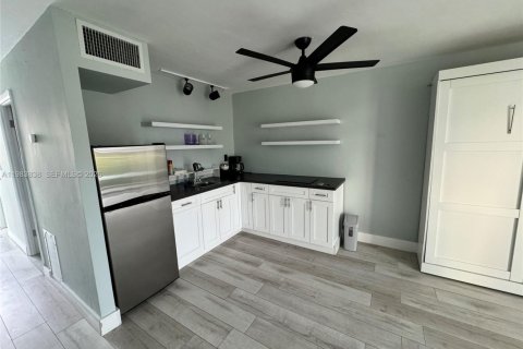 Condominio en alquiler en Miami Beach, Florida, 35.67 m2 № 2048446 - foto 3