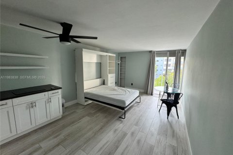 Condominio en alquiler en Miami Beach, Florida, 35.67 m2 № 2048446 - foto 4