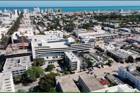 Estudio en el Condominio en Miami Beach, Florida  № 2048446