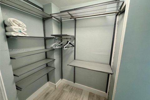 Condominio en alquiler en Miami Beach, Florida, 35.67 m2 № 2048446 - foto 8