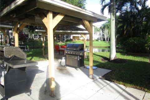 Condo in Lauderdale Lakes, Florida, 1 bedroom № 1999589 - photo 9