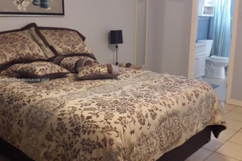 Condo in Lauderdale Lakes, Florida, 1 bedroom № 1999589 - photo 15