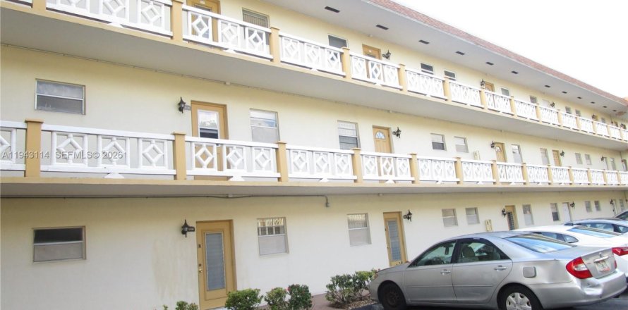 Condo in Lauderdale Lakes, Florida, 1 bedroom № 1999589