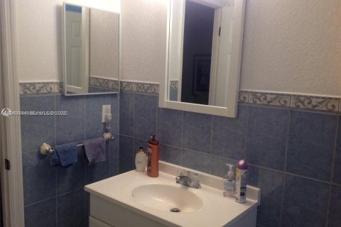 Condo in Lauderdale Lakes, Florida, 1 bedroom № 1999589 - photo 17