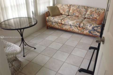 Condo in Lauderdale Lakes, Florida, 1 bedroom № 1999589 - photo 13