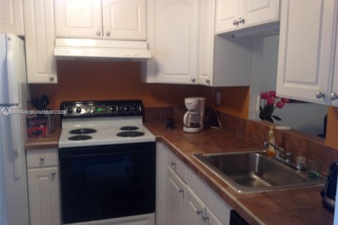 Condo in Lauderdale Lakes, Florida, 1 bedroom № 1999589 - photo 22