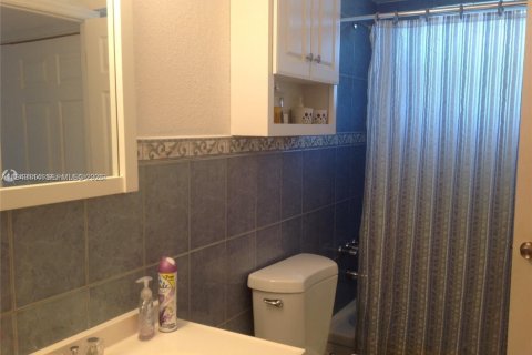 Condo in Lauderdale Lakes, Florida, 1 bedroom № 1999589 - photo 16