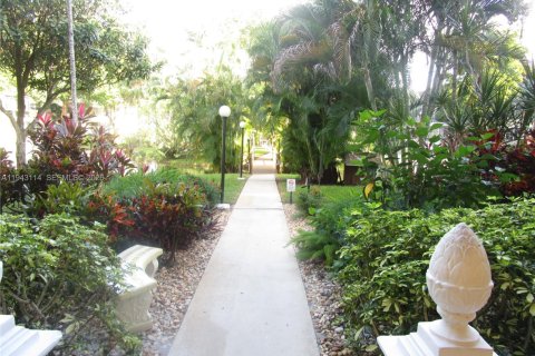 Condo in Lauderdale Lakes, Florida, 1 bedroom № 1999589 - photo 6