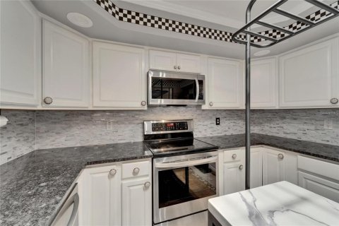 Condo in Apollo Beach, Florida, 2 bedrooms  № 1761068 - photo 22