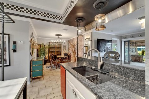 Condo in Apollo Beach, Florida, 2 bedrooms  № 1761068 - photo 23