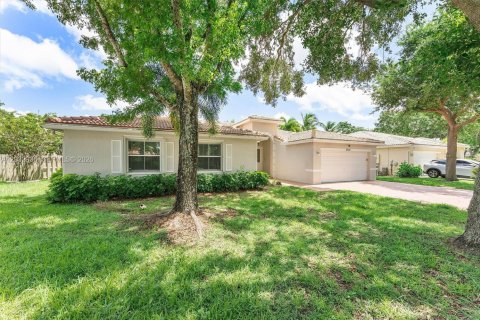 Villa ou maison à Coconut Creek, Floride 4 chambres, 222.41 m2 № 2085749