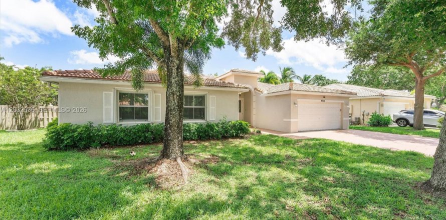 Villa ou maison à Coconut Creek, Floride 4 chambres, 222.41 m2 № 2085749