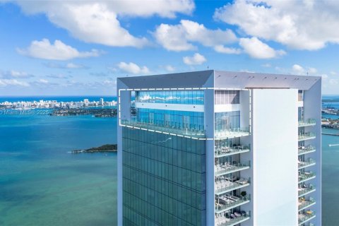 Condominio en venta en Miami, Florida, 3 dormitorios, 333.24 m2 № 1859531 - foto 2