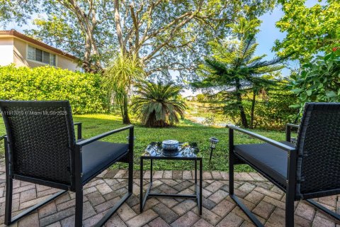 Купить таунхаус в Корал-Спрингс, Флорида 3 спальни, 136.85м2, № 1972620 - фото 1