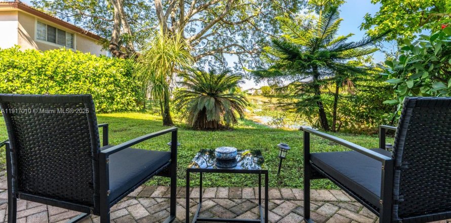 Таунхаус в Корал-Спрингс, Флорида 3 спальни, 136.85м2 № 1972620