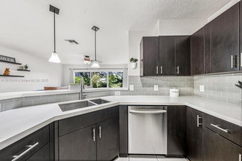 Купить таунхаус в Корал-Спрингс, Флорида 3 спальни, 136.85м2, № 1972620 - фото 12