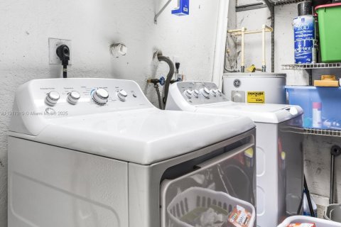 Купить таунхаус в Корал-Спрингс, Флорида 3 спальни, 136.85м2, № 1972620 - фото 23