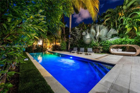 Casa en venta en Fort Lauderdale, Florida, 5 dormitorios, 562.8 m2 № 1983108 - foto 3