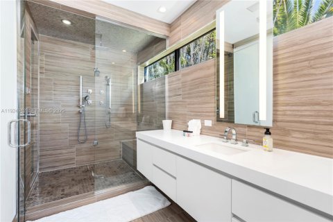 Casa en venta en Fort Lauderdale, Florida, 5 dormitorios, 562.8 m2 № 1983108 - foto 29