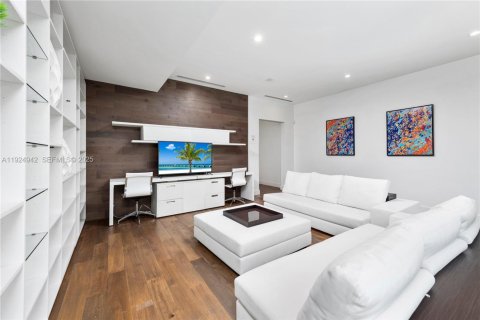 Casa en venta en Fort Lauderdale, Florida, 5 dormitorios, 562.8 m2 № 1983108 - foto 18