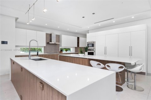 Casa en venta en Fort Lauderdale, Florida, 5 dormitorios, 562.8 m2 № 1983108 - foto 15