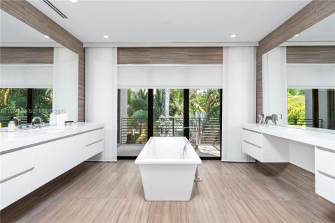 Casa en venta en Fort Lauderdale, Florida, 5 dormitorios, 562.8 m2 № 1983108 - foto 20