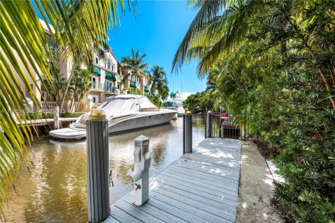 Casa en venta en Fort Lauderdale, Florida, 5 dormitorios, 562.8 m2 № 1983108 - foto 30