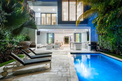 Casa en venta en Fort Lauderdale, Florida, 5 dormitorios, 562.8 m2 № 1983108 - foto 2