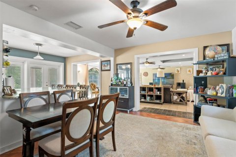 House in Tampa, Florida 4 bedrooms, 256.13 sq.m. № 1805157 - photo 9