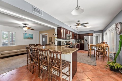 House in Tampa, Florida 4 bedrooms, 256.13 sq.m. № 1805157 - photo 10