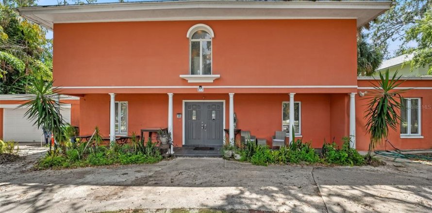 House in Tampa, Florida 4 bedrooms, 256.13 sq.m. № 1805157