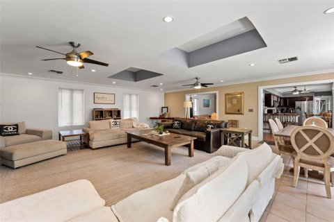 House in Tampa, Florida 4 bedrooms, 256.13 sq.m. № 1805157 - photo 19