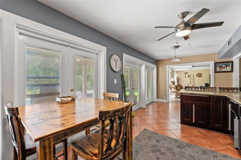 House in Tampa, Florida 4 bedrooms, 256.13 sq.m. № 1805157 - photo 13