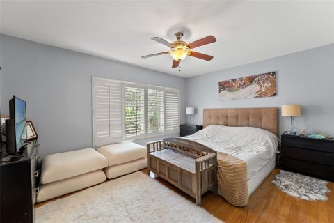House in Tampa, Florida 4 bedrooms, 256.13 sq.m. № 1805157 - photo 25