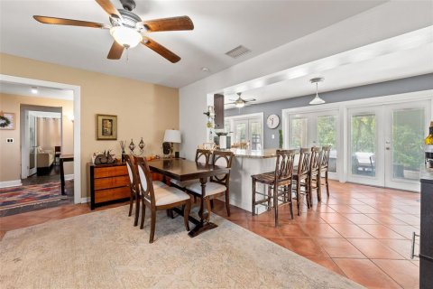 House in Tampa, Florida 4 bedrooms, 256.13 sq.m. № 1805157 - photo 8
