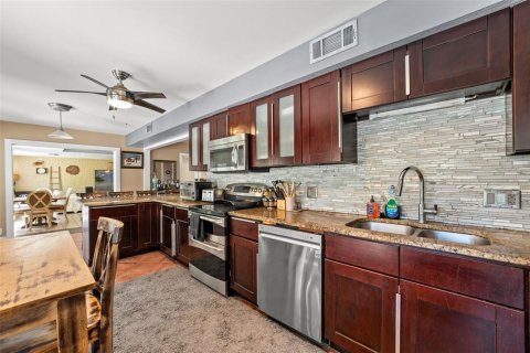 House in Tampa, Florida 4 bedrooms, 256.13 sq.m. № 1805157 - photo 12