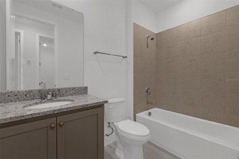 Townhouse in Windermere, Florida 3 bedrooms, 153.2 sq.m. № 2400391 - photo 21