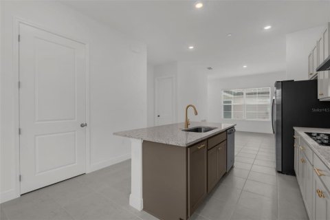 Townhouse in Windermere, Florida 3 bedrooms, 153.2 sq.m. № 2400391 - photo 7