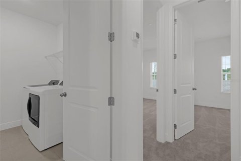 Townhouse in Windermere, Florida 3 bedrooms, 153.2 sq.m. № 2400391 - photo 30