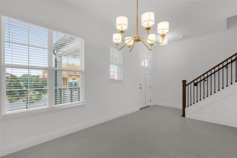 Townhouse in Windermere, Florida 3 bedrooms, 153.2 sq.m. № 2400391 - photo 8