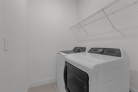 Townhouse in Windermere, Florida 3 bedrooms, 153.2 sq.m. № 2400391 - photo 29
