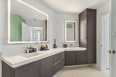 Купить кондоминиум в Майами, Флорида 2 спальни, 143.72м2, № 2074035 - фото 15
