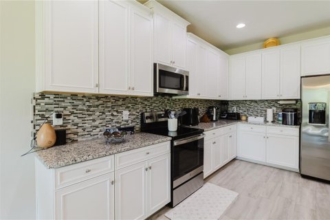 House in Spring Hill, Florida 4 bedrooms, 214.88 sq.m. № 2110423 - photo 24