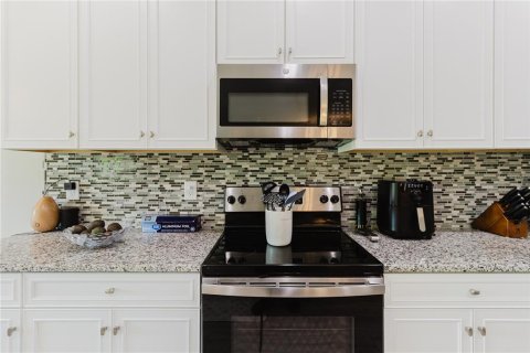 House in Spring Hill, Florida 4 bedrooms, 214.88 sq.m. № 2110423 - photo 23