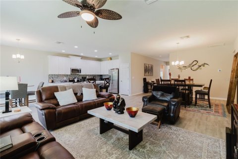 House in Spring Hill, Florida 4 bedrooms, 214.88 sq.m. № 2110423 - photo 13