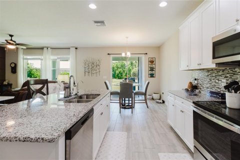 House in Spring Hill, Florida 4 bedrooms, 214.88 sq.m. № 2110423 - photo 28