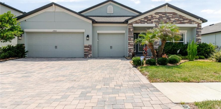 House in Spring Hill, Florida 4 bedrooms, 214.88 sq.m. № 2110423